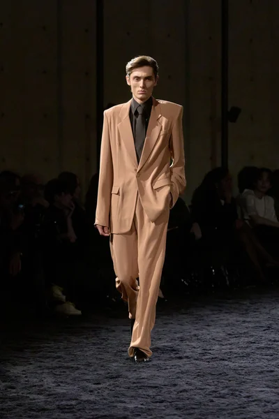 Look 23